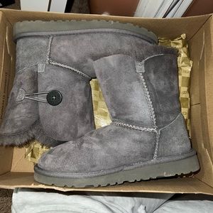 | Uggs | Size 3 | Grey |